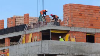 Přijetí nového stavebního zákona se ještě může protáhnout, varují analytici