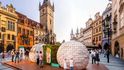 Na výrobě materiálu se podíleli odborníci z ČVUT, startupu Mykilio a spolku MYMO, který se snaží rozšířit povědomí o využití mycelia ve stavebnictví. Samotné podhoubí rostlo 21 dní, poté se sušilo a zpracovávalo další tři měsíce. Výsledkem je ekologický materiál s minimální uhlíkovou stopou a téměř 20× nižším dopadem na klima než běžný polystyren. Po skončení životnosti jej lze zkompostovat – příroda si s ním poradí stejně snadno, jako by šlo o staré listí. Na výrobě materiálu se podíleli odborníci z ČVUT, startupu Mykilio a spolku MYMO, který se snaží rozšířit povědomí o využití mycelia ve stavebnictví. Samotné podhoubí rostlo 21 dní, poté se sušilo a zpracovávalo další tři měsíce. Výsledkem je ekologický materiál s minimální uhlíkovou stopou a téměř 20× nižším dopadem na klima než běžný polystyren. Po skončení životnosti jej lze zkompostovat – příroda si s ním poradí stejně snadno, jako by šlo o staré listí.