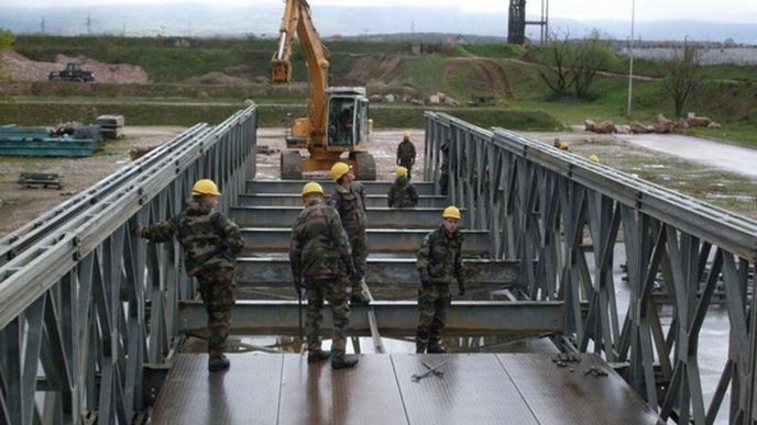 Stavba provizorního mostu (ilustrační foto)