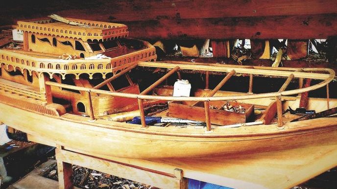 Stavba tradiční indické lodě Uru