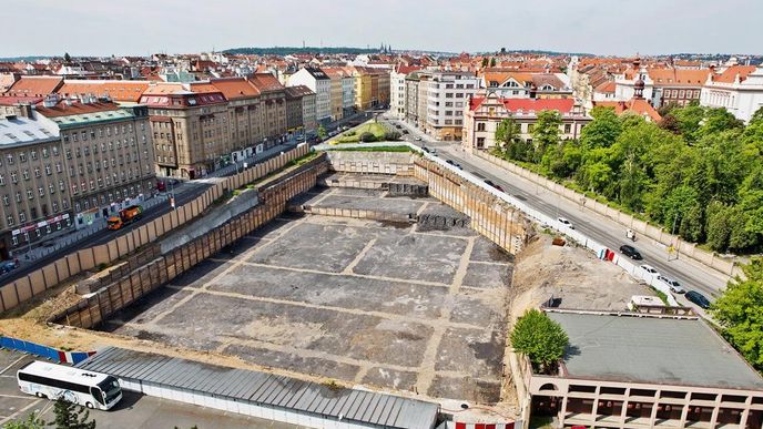 Stavební jama developera Lordship v pražských Holešovicích