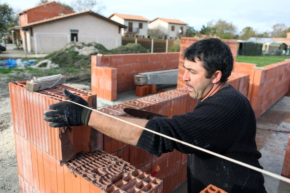 Česko má jedno z nejdelších stavebních řízení na světě. Stavební zákon to měl vyřešit, je ale k němu řada připomínek.