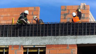 Pořadníky na cihly. Na trhu kvůli stavebnímu boomu chybějí materiály