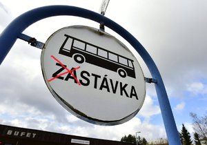 Češi na mnoha místech republiky měli problém dojet do práce, řidiči autobusů vstoupili do stávky. (Ilustrační foto)