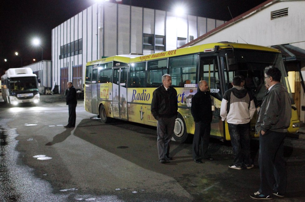 Na řadě míst Česka kvůli stávce nevyjely autobusy.