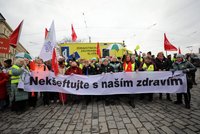 Stávka v Česku ONLINE: Tisíce lidí bouří v Praze. A největší školní protest od roku 1989