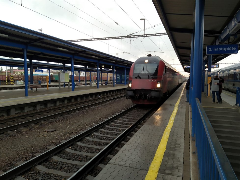 Největší nádraží na jižní Moravě je v Břeclavi.