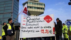 Stávka zaměstnanců na berlínském letišti Tegel