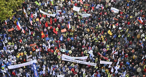 Stávka v Česku: Tisíce lidí bouřily v Praze! Fiala odmítá nátlak, učitelský spolek chce konec Středuly