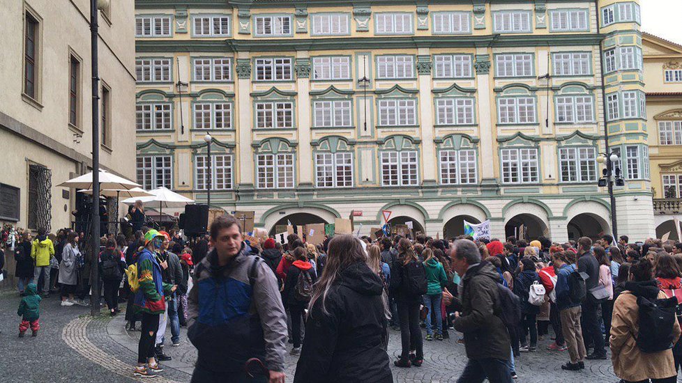 Studenti orodovali za záchranu planety Země. Vyzývali politiky, aby podnikli důležitá opatření.