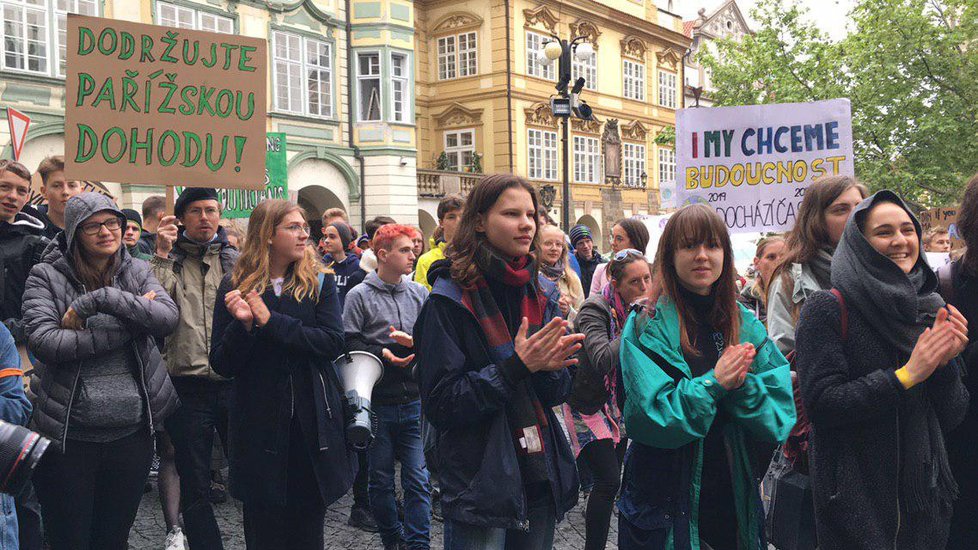 Studenti orodovali za záchranu planety Země. Vyzývali politiky, aby podnikli důležitá opatření.