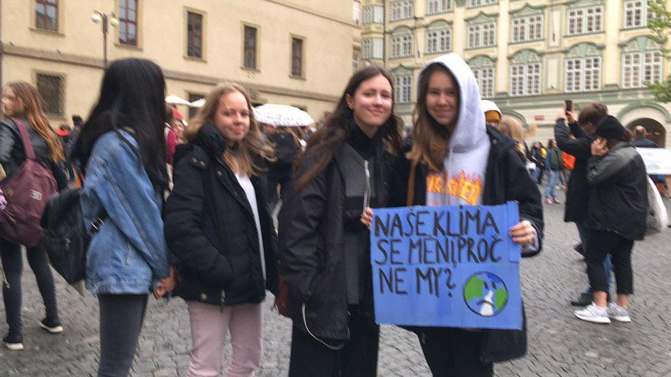 Studenti orodovali za záchranu planety Země. Vyzývali politiky, aby podnikli důležitá opatření.