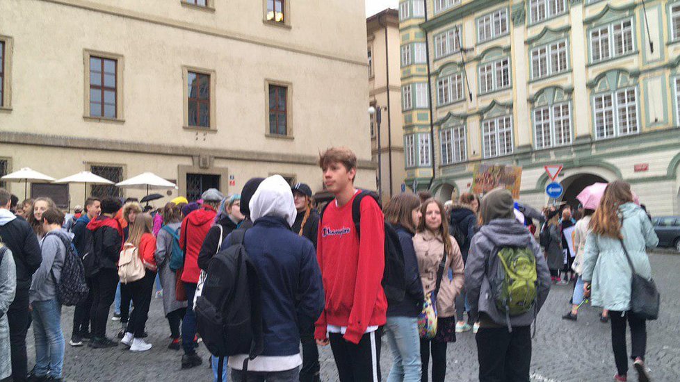 Studenti orodovali za záchranu planety Země. Vyzývali politiky, aby podnikli důležitá opatření.