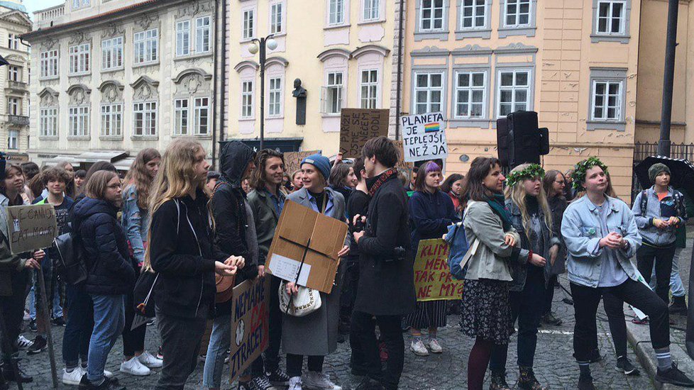 Studenti orodovali za záchranu planety Země. Vyzývali politiky, aby podnikli důležitá opatření.