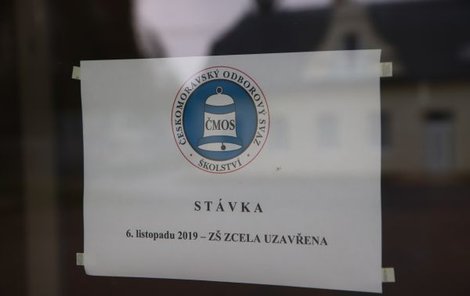 Své brány zavřelo na 1 200 ze zhruba 9 700 škol.