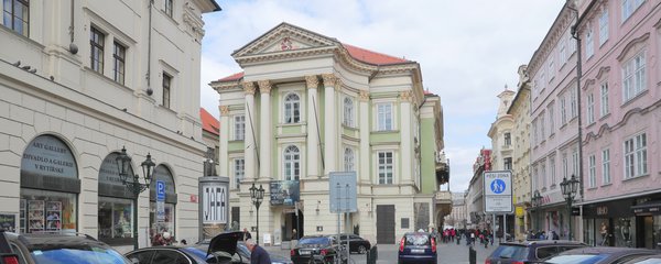 Po stopách totalitní minulosti. Víkendová vycházka zavede zájemce ke Stalinovi nebo ke Stavovskému divadlu