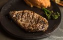 Izraelští výzkumníci “vytiskli” první rib eye steak. Laboratorní maso je na cestě do restaurací