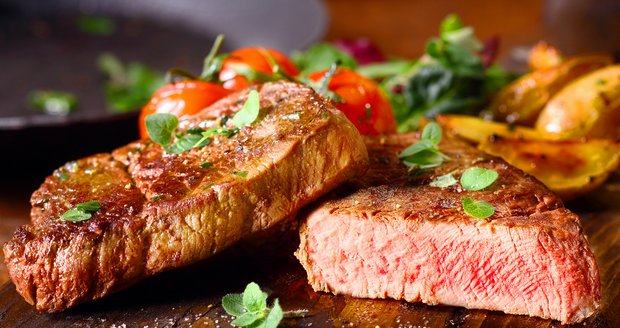 Připravit si chutný steak není tak těžké, jak to vypadá.
