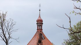 Silná bouře poničila také obec Stebno na Lounsku.