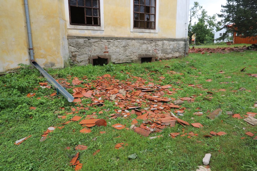 Silná bouře poničila také obec Stebno na Lounsku.