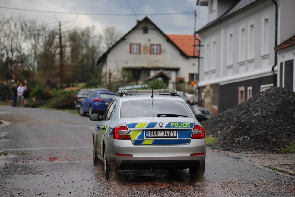 Silná bouře poničila také obec Stebno na Lounsku.