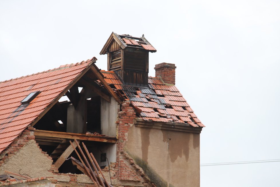 Silná bouře poničila také obec Stebno na Lounsku.