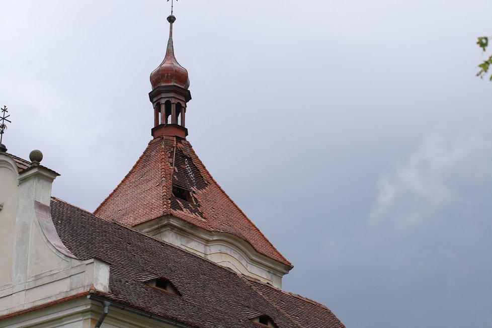 Silná bouře poničila také obec Stebno na Lounsku.