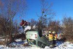 Jihomoravští hasiči na Štědrý den vyjeli k devíti nehodám.