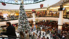 Vánoční koledy v obchodech škodí psychice, říká výzkum. Motivují ale lidi k utrácení