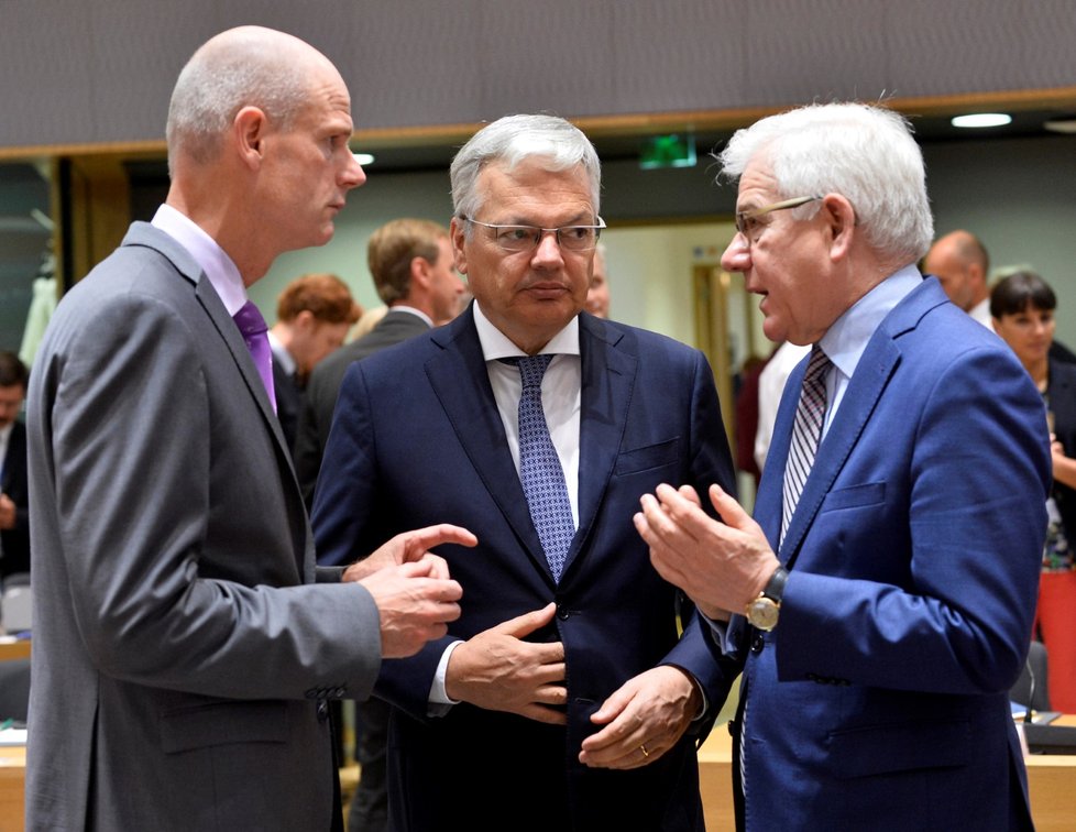 Nizozemský ministr zahraničí Stef Blok (vlevo) se svým belgickým protějškem Didierem Reyndersem na schůzi v Bruselu (15. 7. 2019)