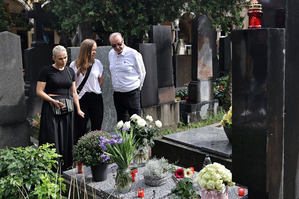 Na hřbitov se vypravil i vdovec Štefan Margita.