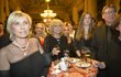 Hanka Zagorová spolu s manželem vítala hosty. Hanka Zagorová spolu s manželem vítala hosty.
