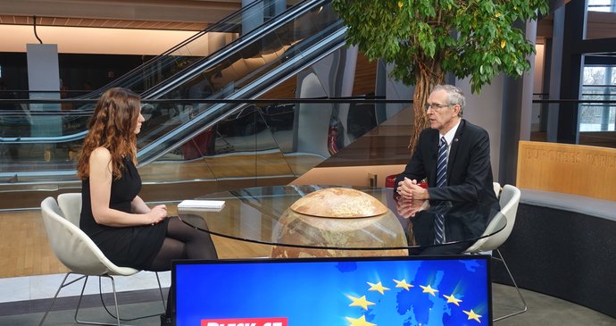 Slovenský europoslanec Ivan Štefanec v rozhovoru pro Blesk Zprávy ve Štrasburku. Kvůli Kuciakovi a jeho odhalením by měl Fico skončit.