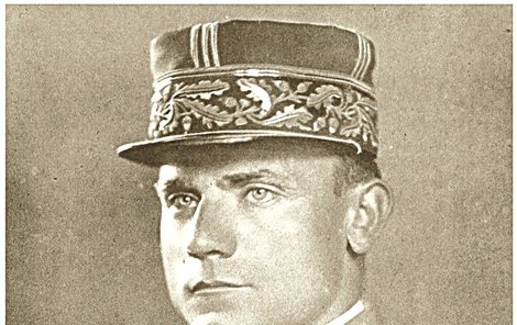 Milan Rastislav Štefánik ve slavnostní uniformě