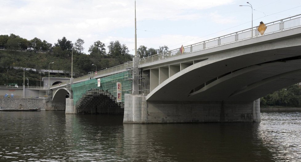 Končící kompletní rekonstrukce Štefánikova mostu roku 2007