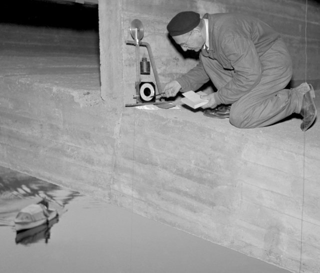 Zatěžkávací zkouška na novém Švermově mostě, rok 1951