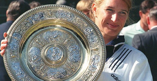 Legendární německá tenistka Steffi Grafová slaví padesátiny, světovou jedničkou byla déle než sedm let