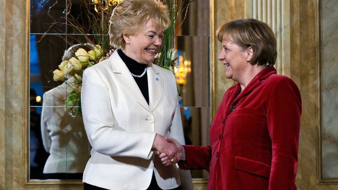 Erika Steinbachová na archívním snímku společně s Angelou Merkelovou.