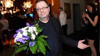 Milan Šteindler dnes slaví šedesátiny. Proslavily jej lekce němčiny Alles Gute, divadlo Sklep či film Vrať se do hrobu