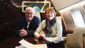 Německý prezident Steinmeier s manželkou Elke vyrazili i na olympiádu do jihokorejského Pchjongčchangu.