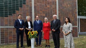 Německý prezident Steinmeier si připomíná 30. výročí rasistických útoků v Rostocku (25. 8. 2022)