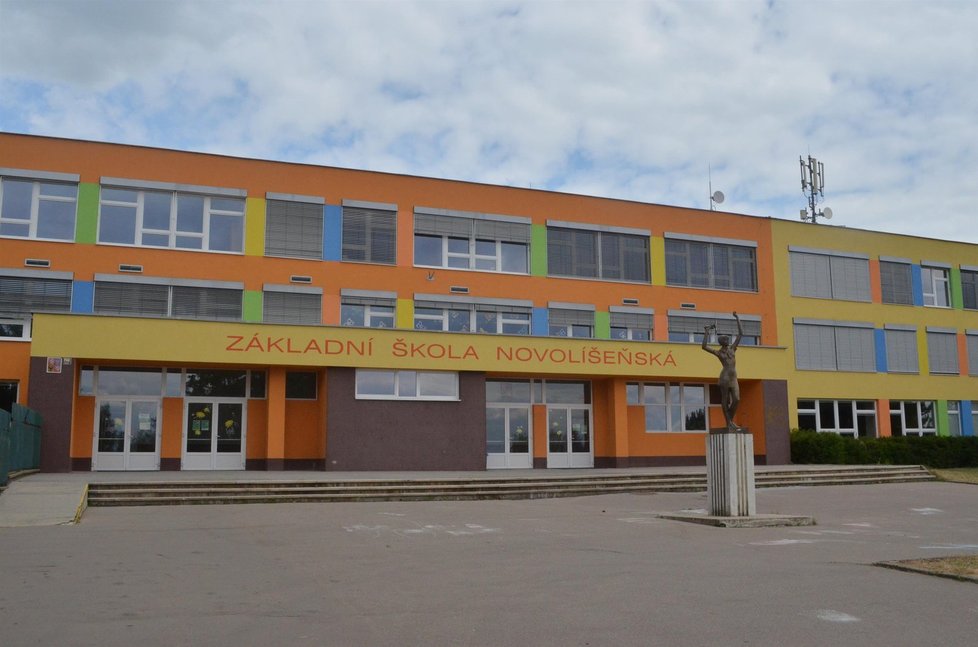 Na této škole v ještě Brně před šesti lety učil Ivo Stejskal, který nyní válčí na Ukrajině.
