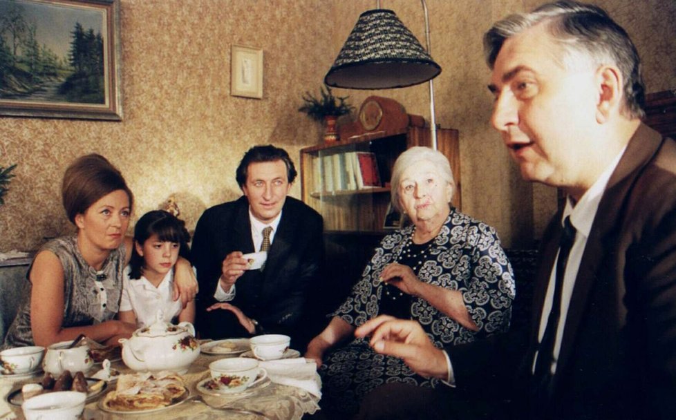 1999 PELÍŠKY Se svými filmovými syny Polívkou a Donutilem.