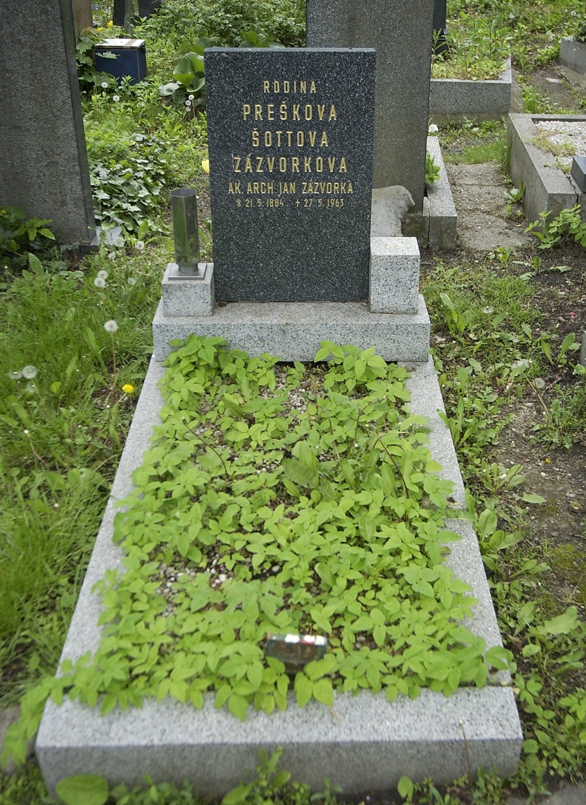 Stella Zázvorková ,  úmrtí ,   hrob rodina Zázvorkova ,  hřbitov Holešovice