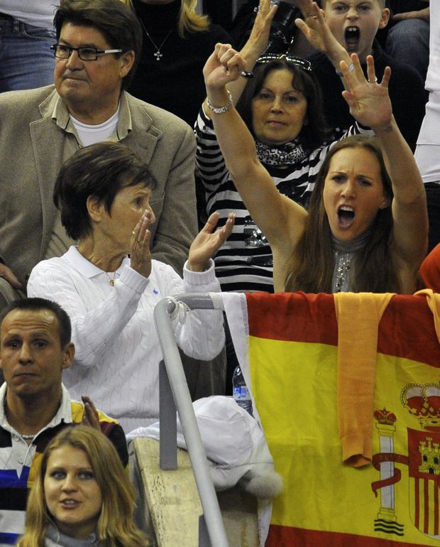 Fanoušci fandili v Barceloně co to šlo, téměř pokaždé je musel uklidňovat rozhodčí. Fanoušci fandili v Barceloně co to šlo, téměř pokaždé je musel uklidňovat rozhodčí.