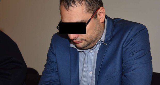 Lékař Jan Š. (37) u Okresního soudu Plzeň-jih Lékař Jan Š. (37) u Okresního soudu Plzeň-jih