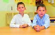 Dvojčata Honzík a Adam šla v září do školy.