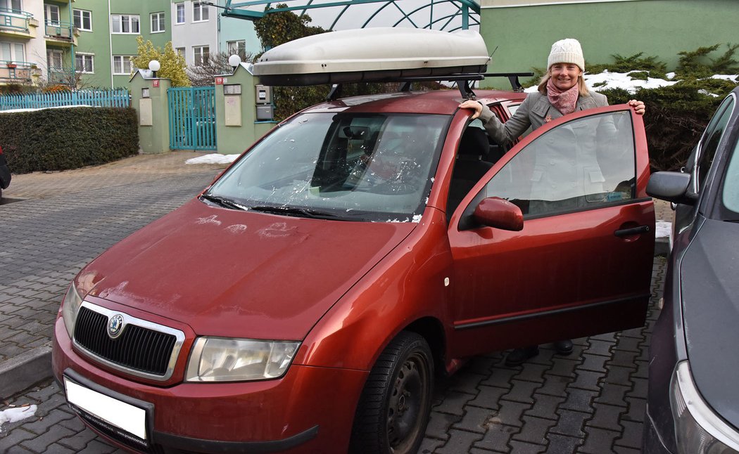 Aktuálně Štěpánka šoféruje model Škoda Fabia, o který se dělí se svým synem Lubošem