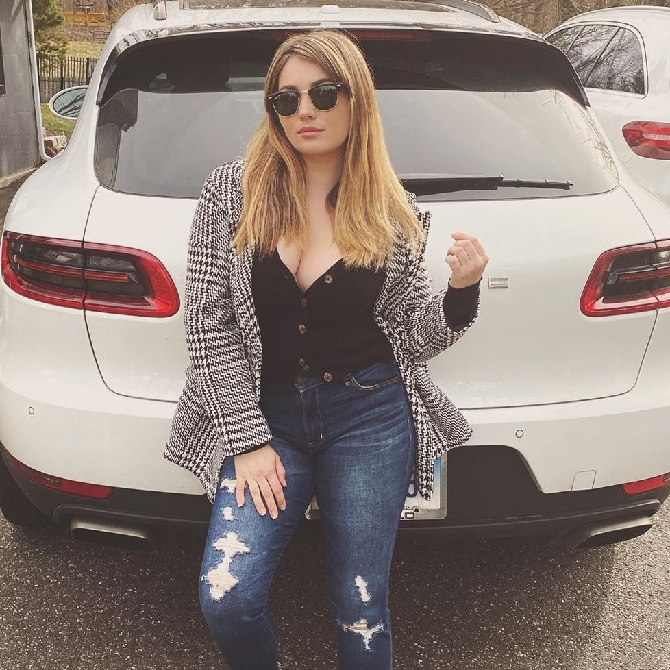 Influencerka Štěpánka Mattová (31), která prodávala své vlastní prdy ve sklenici, si myslela, že má infarkt. Ve skutečnosti trpěla jen nadměrnou plynatostí kvůli své dietě.