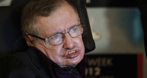 Věda zničí lidstvo. Do 100 let nás převálcují roboti, varuje Hawking